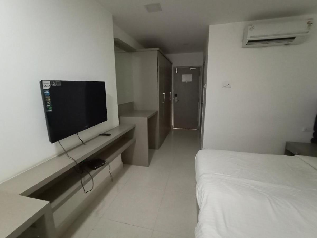 La Riviera Suites Χιντεραμπάντ Εξωτερικό φωτογραφία