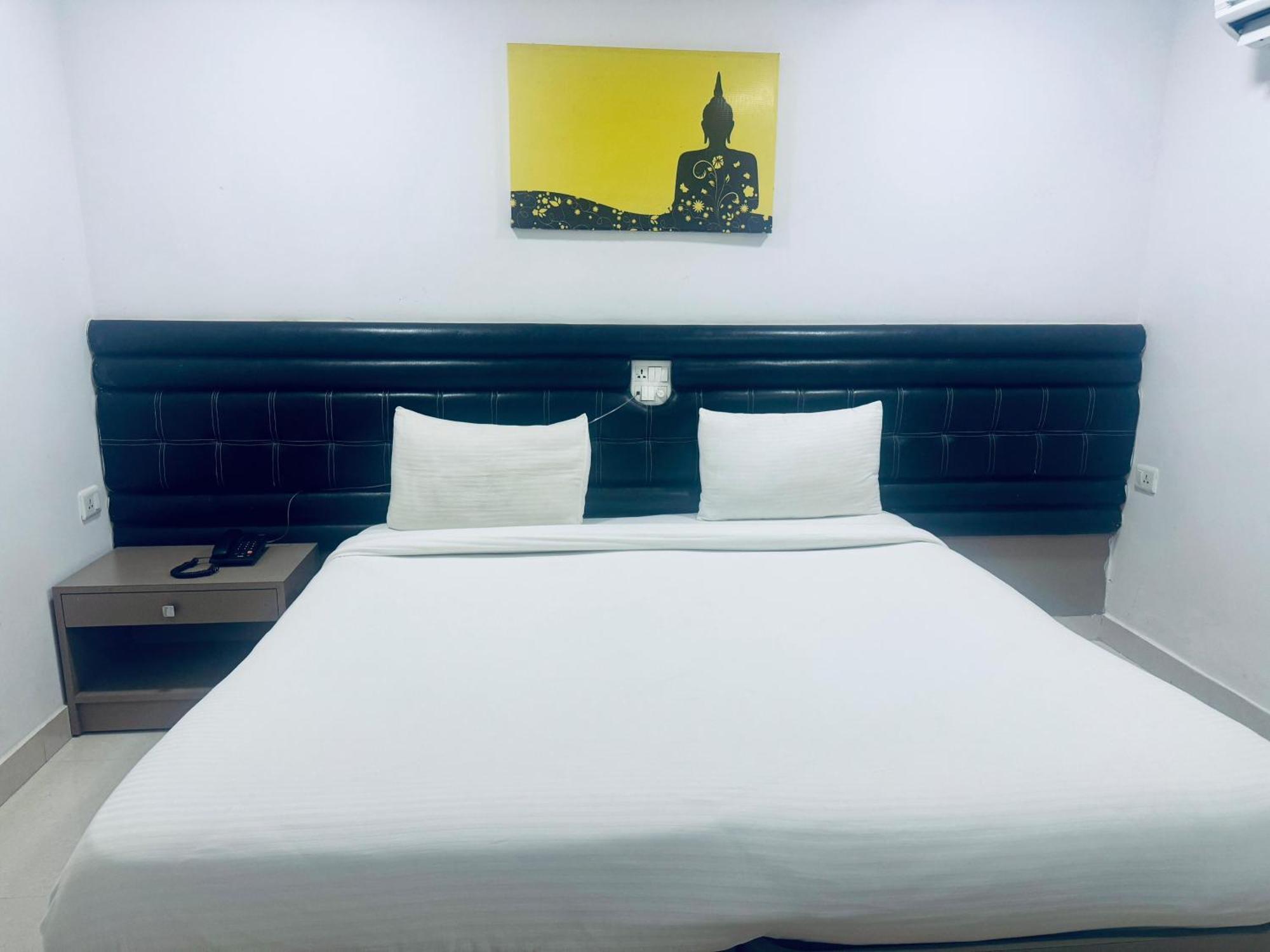 La Riviera Suites Χιντεραμπάντ Εξωτερικό φωτογραφία